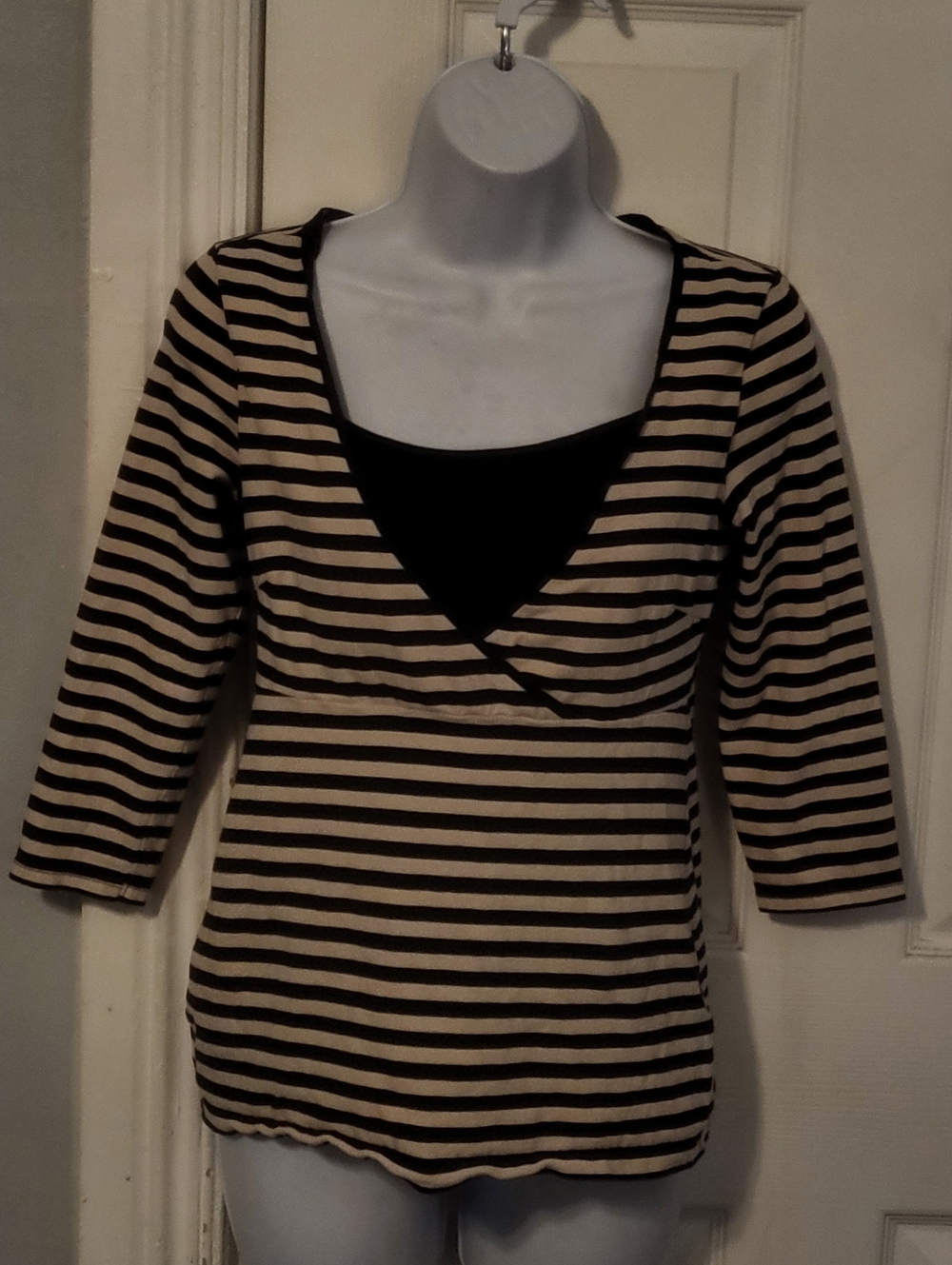 H&M Black and Cream Striped Maternity  Nursing 3/4  Sleeve Top